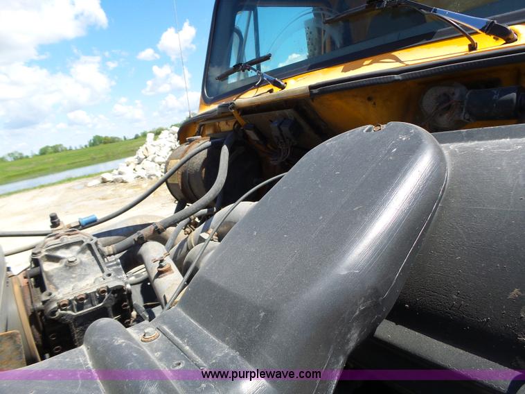 image for item L6058 2002 International F2554 dump truck