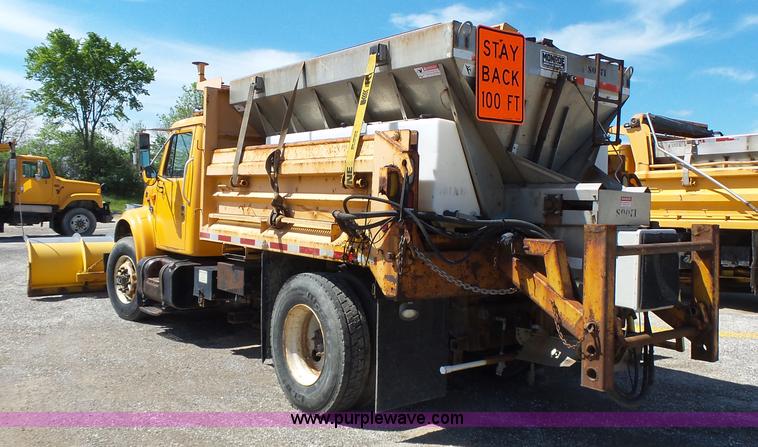 image for item L6059 2002 International 4900 dump truck