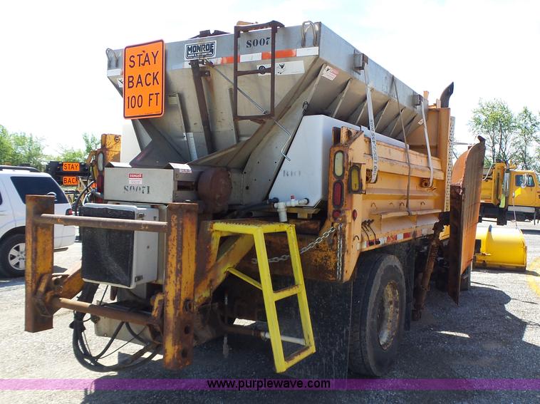 image for item L6059 2002 International 4900 dump truck