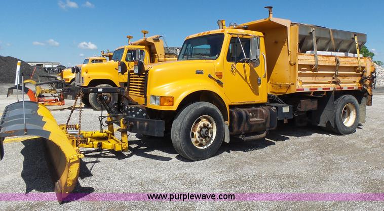 image for item L6059 2002 International 4900 dump truck