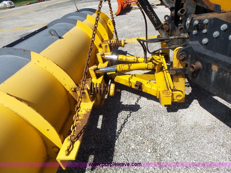 image for item L6059 2002 International 4900 dump truck