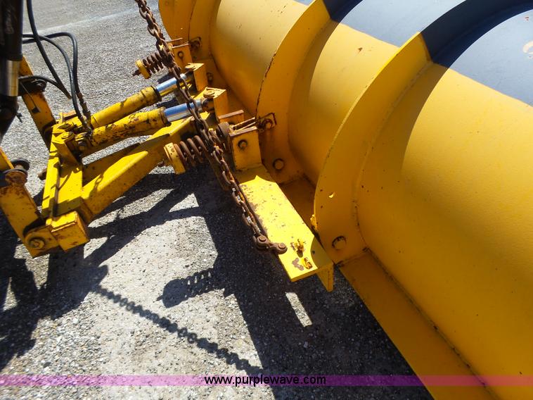 image for item L6059 2002 International 4900 dump truck