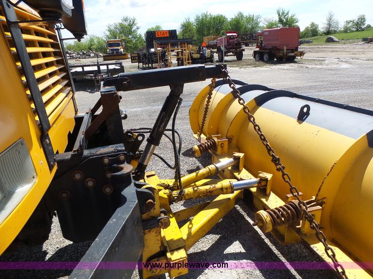 image for item L6059 2002 International 4900 dump truck