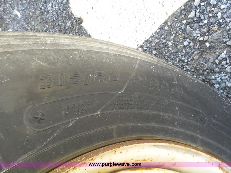 image for item L6059 2002 International 4900 dump truck