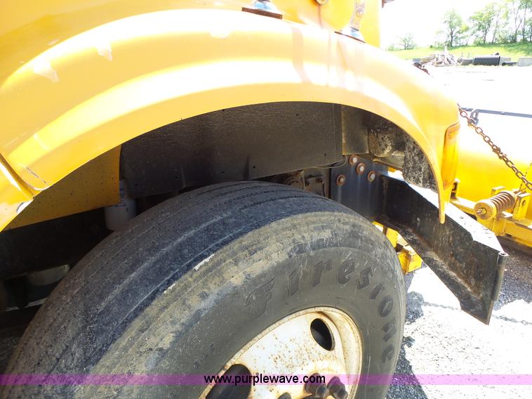 image for item L6059 2002 International 4900 dump truck