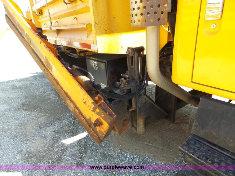 image for item L6059 2002 International 4900 dump truck