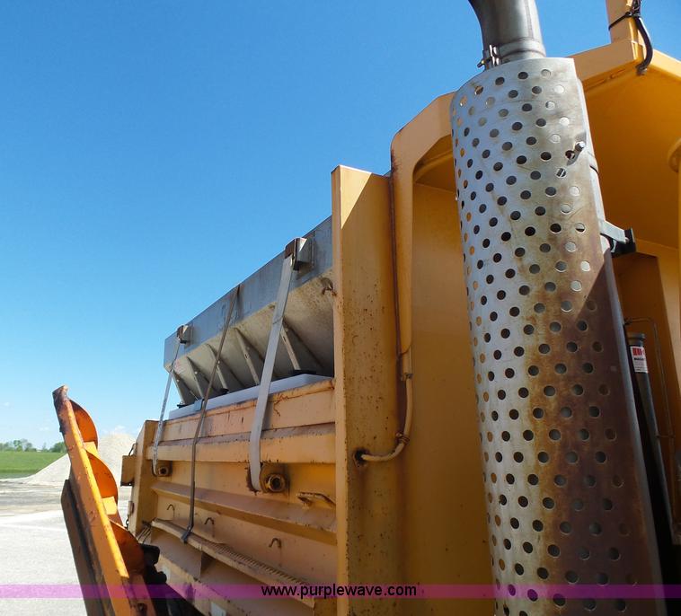 image for item L6059 2002 International 4900 dump truck