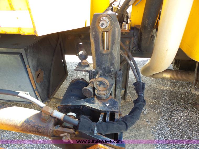 image for item L6059 2002 International 4900 dump truck