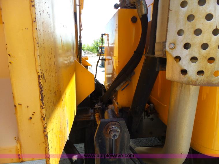 image for item L6059 2002 International 4900 dump truck