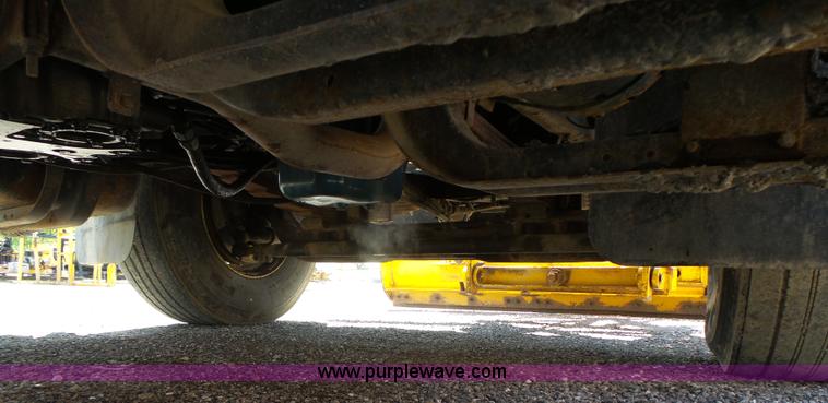 image for item L6059 2002 International 4900 dump truck