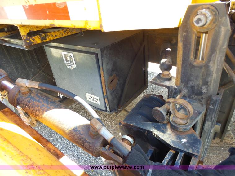 image for item L6059 2002 International 4900 dump truck