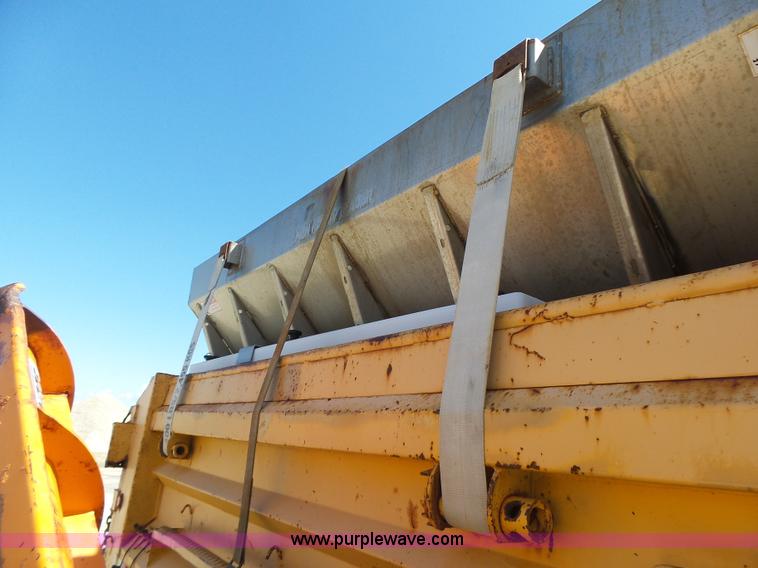 image for item L6059 2002 International 4900 dump truck