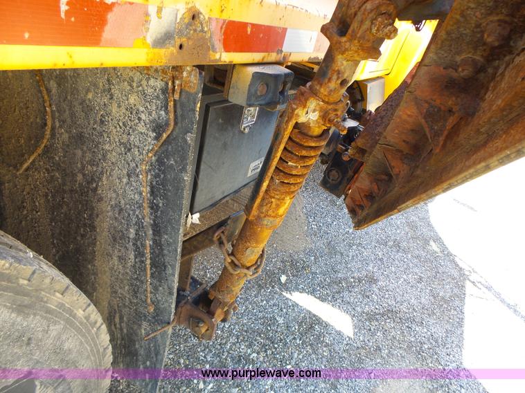 image for item L6059 2002 International 4900 dump truck