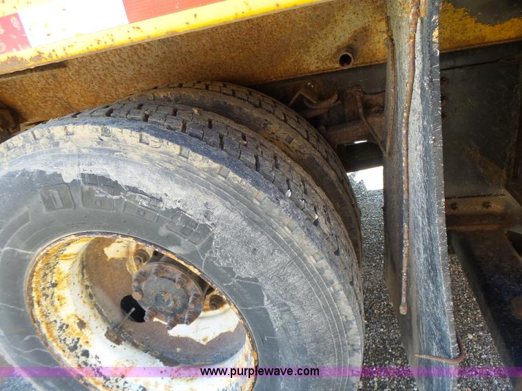 image for item L6059 2002 International 4900 dump truck