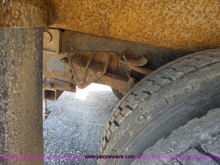 image for item L6059 2002 International 4900 dump truck