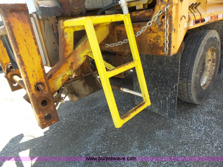 image for item L6059 2002 International 4900 dump truck