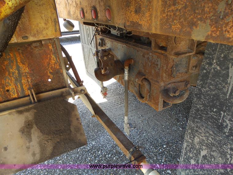 image for item L6059 2002 International 4900 dump truck