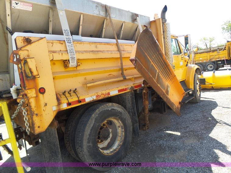 image for item L6059 2002 International 4900 dump truck