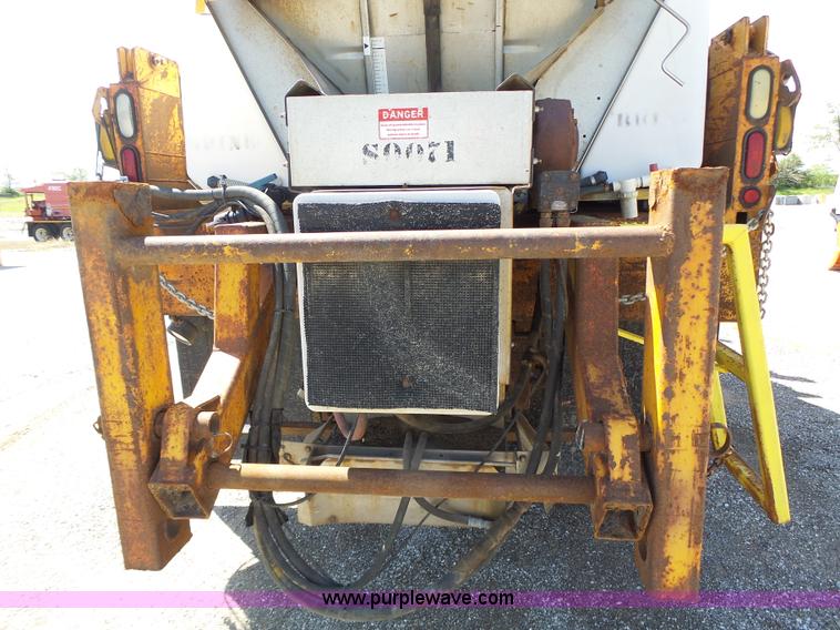 image for item L6059 2002 International 4900 dump truck