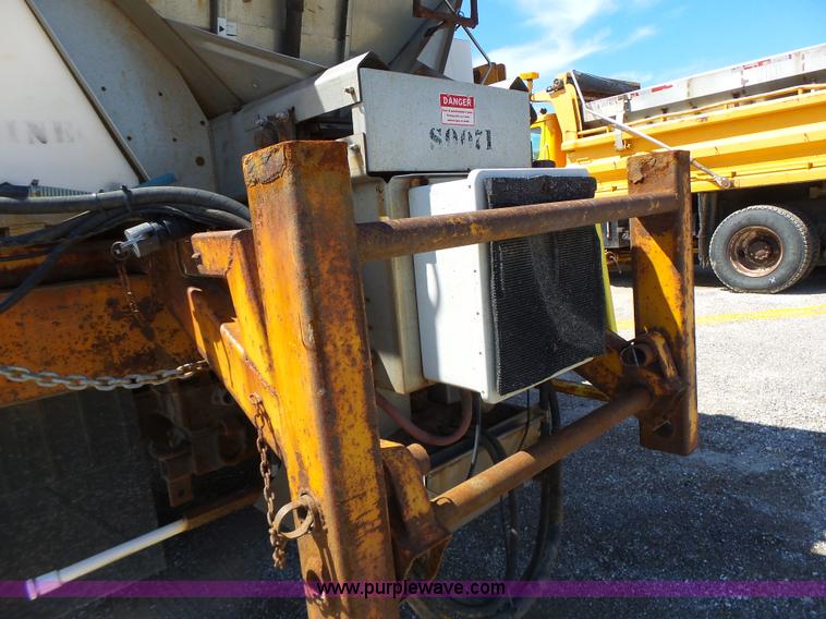 image for item L6059 2002 International 4900 dump truck