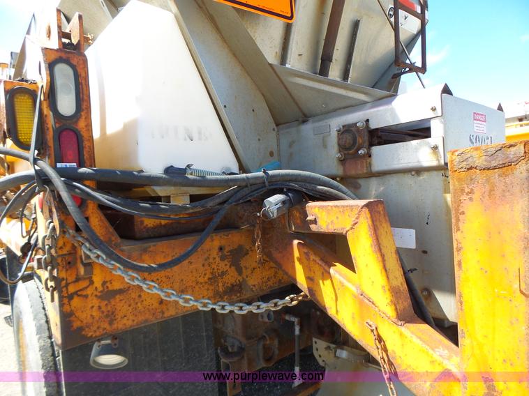 image for item L6059 2002 International 4900 dump truck