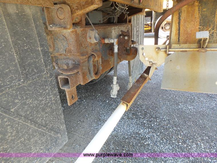 image for item L6059 2002 International 4900 dump truck