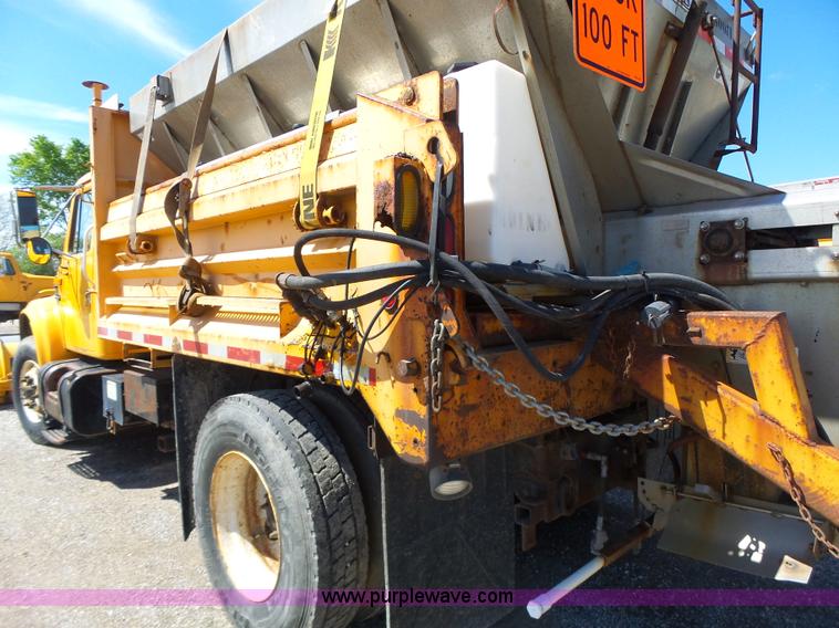 image for item L6059 2002 International 4900 dump truck