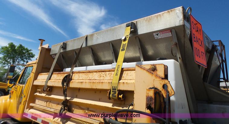 image for item L6059 2002 International 4900 dump truck