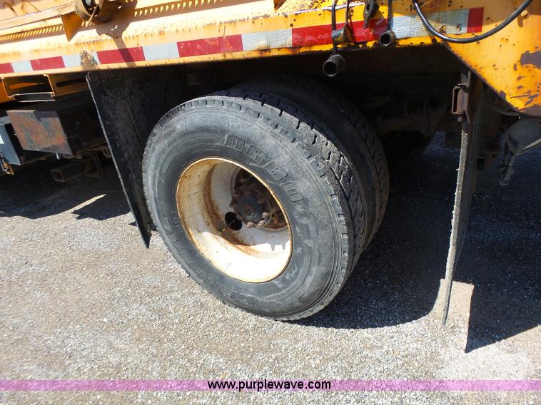 image for item L6059 2002 International 4900 dump truck