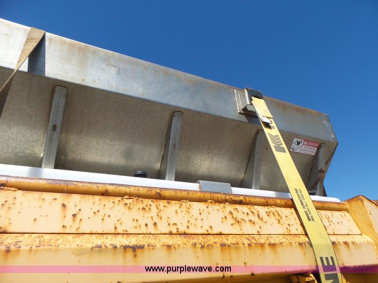 image for item L6059 2002 International 4900 dump truck