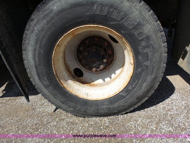 image for item L6059 2002 International 4900 dump truck