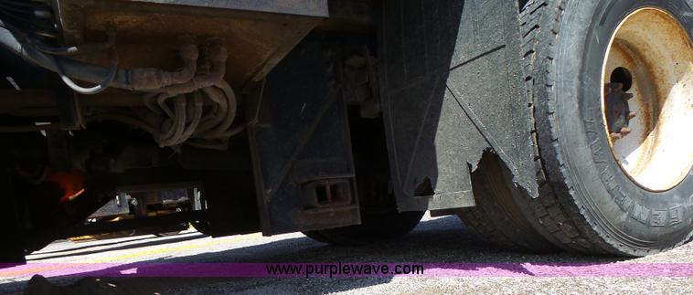 image for item L6059 2002 International 4900 dump truck