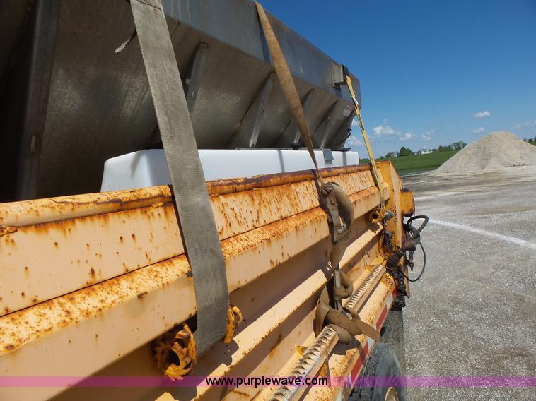 image for item L6059 2002 International 4900 dump truck