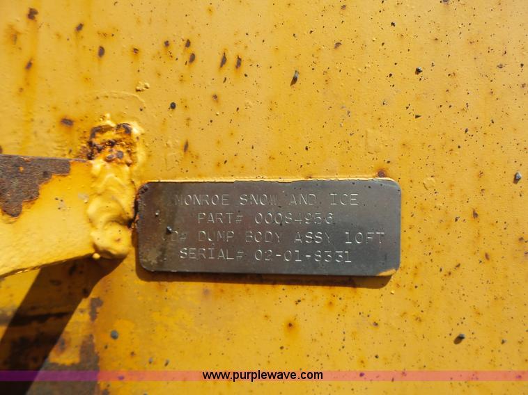 image for item L6059 2002 International 4900 dump truck