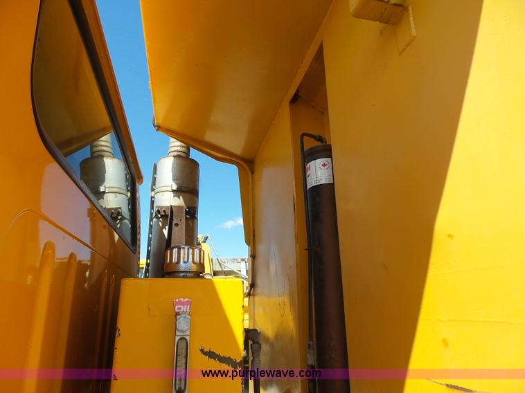 image for item L6059 2002 International 4900 dump truck