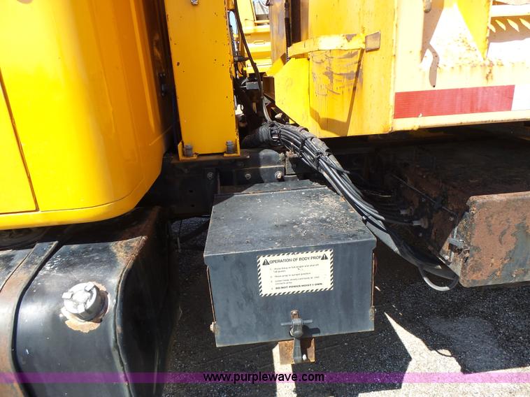 image for item L6059 2002 International 4900 dump truck