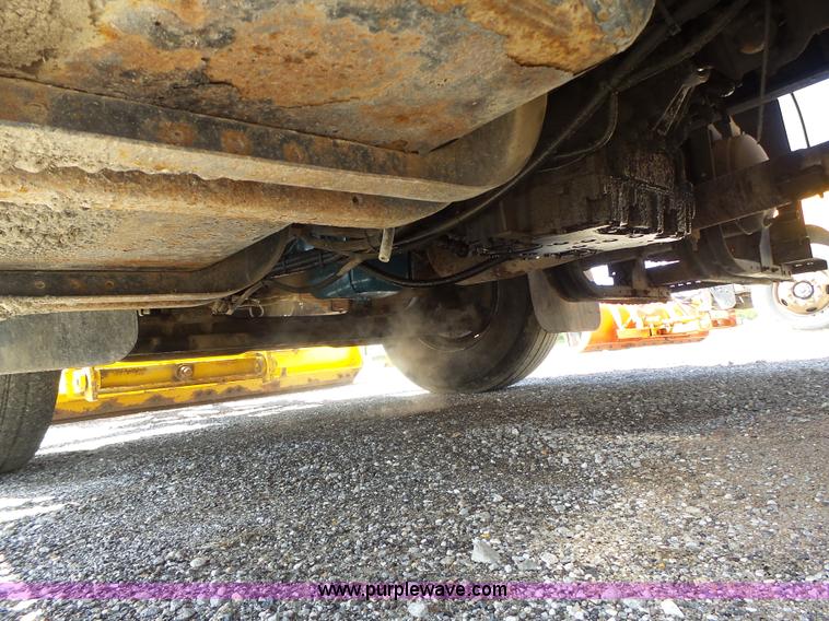 image for item L6059 2002 International 4900 dump truck