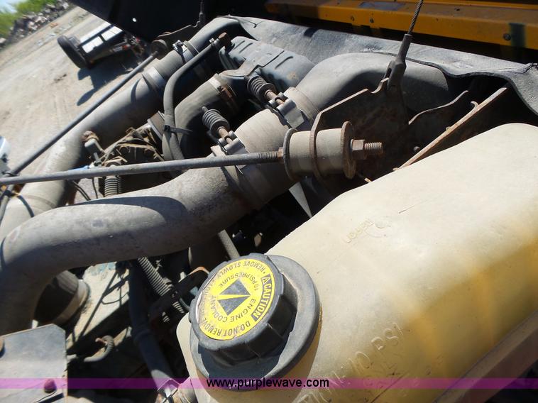 image for item L6059 2002 International 4900 dump truck