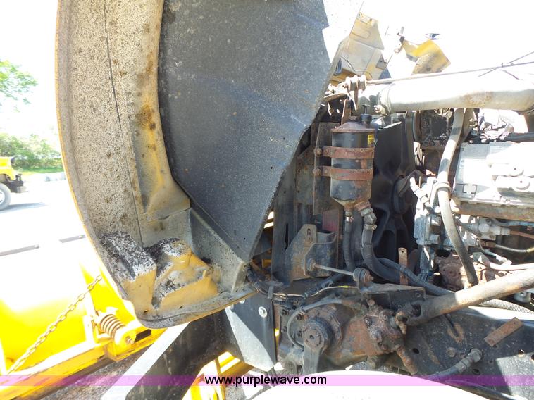 image for item L6059 2002 International 4900 dump truck