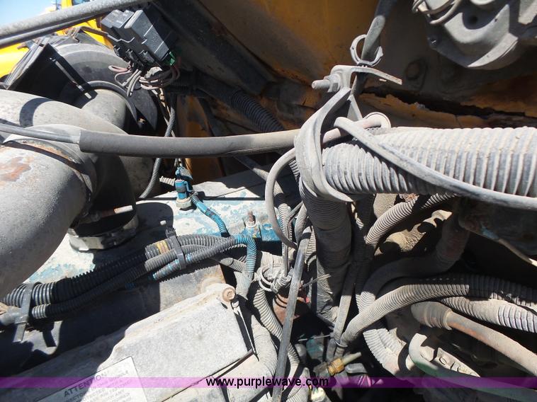 image for item L6059 2002 International 4900 dump truck