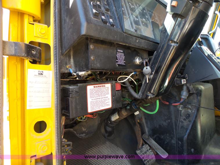 image for item L6059 2002 International 4900 dump truck