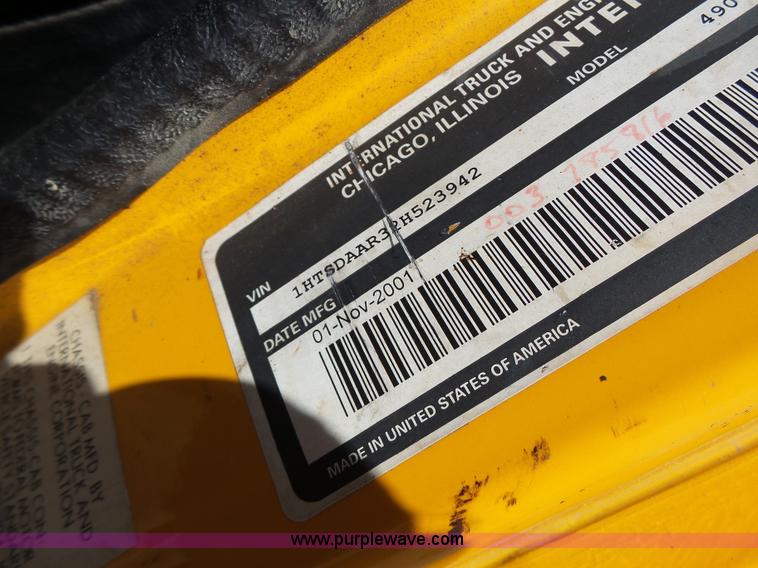 image for item L6059 2002 International 4900 dump truck