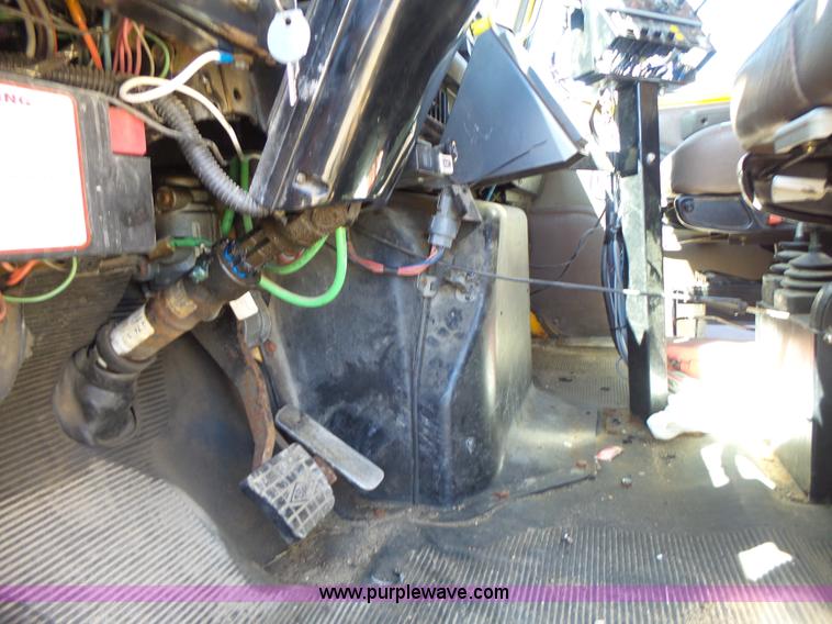 image for item L6059 2002 International 4900 dump truck