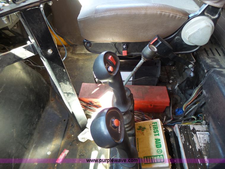 image for item L6059 2002 International 4900 dump truck