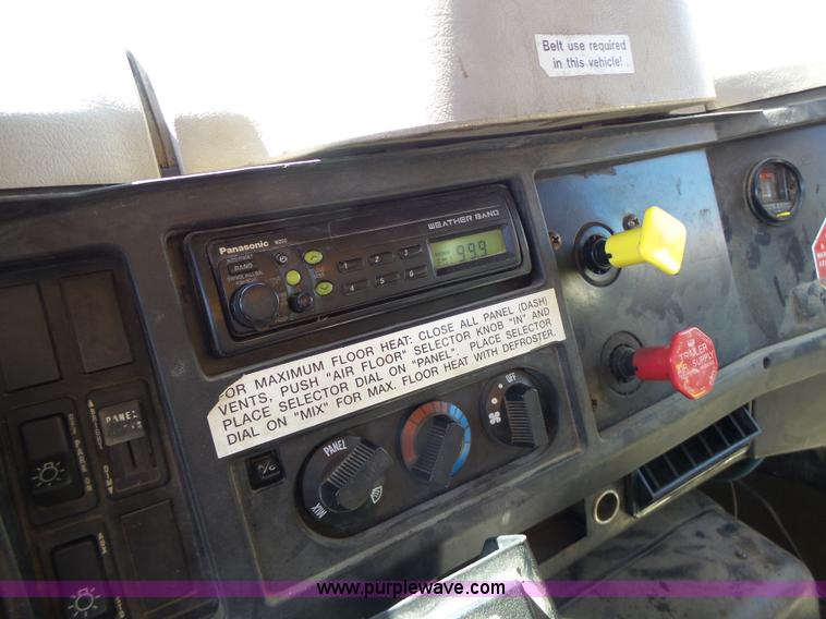 image for item L6059 2002 International 4900 dump truck