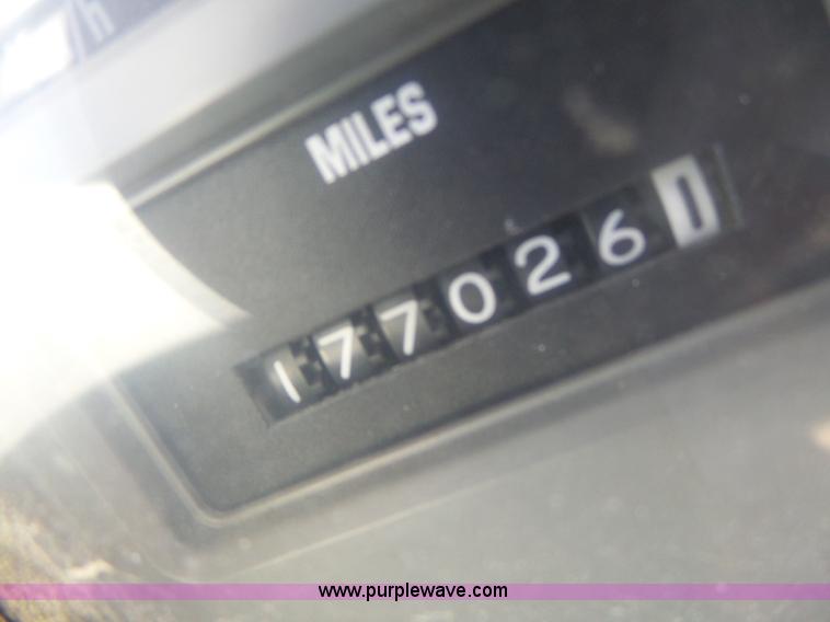 image for item L6059 2002 International 4900 dump truck