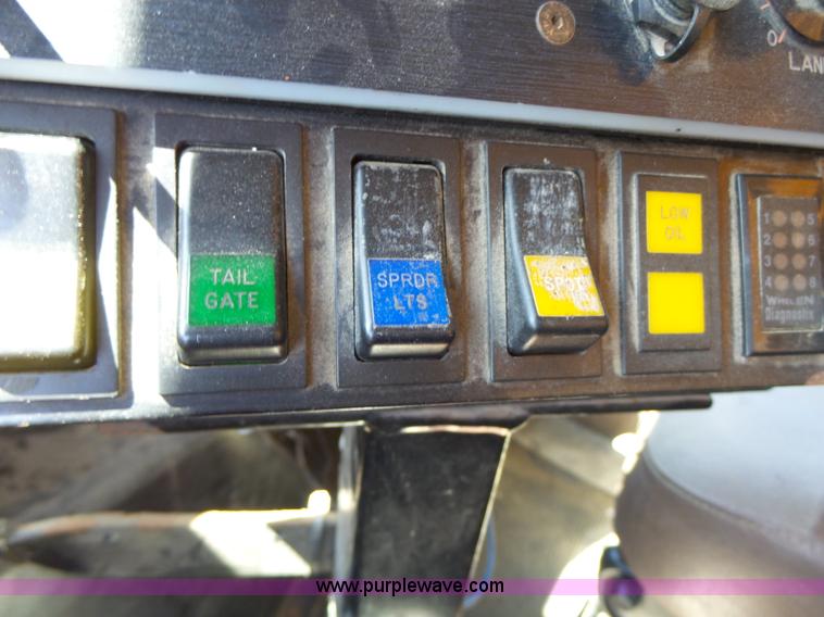 image for item L6059 2002 International 4900 dump truck