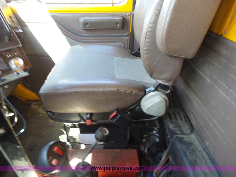 image for item L6059 2002 International 4900 dump truck