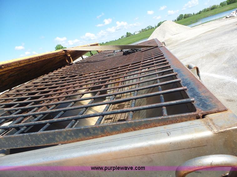 image for item L6059 2002 International 4900 dump truck