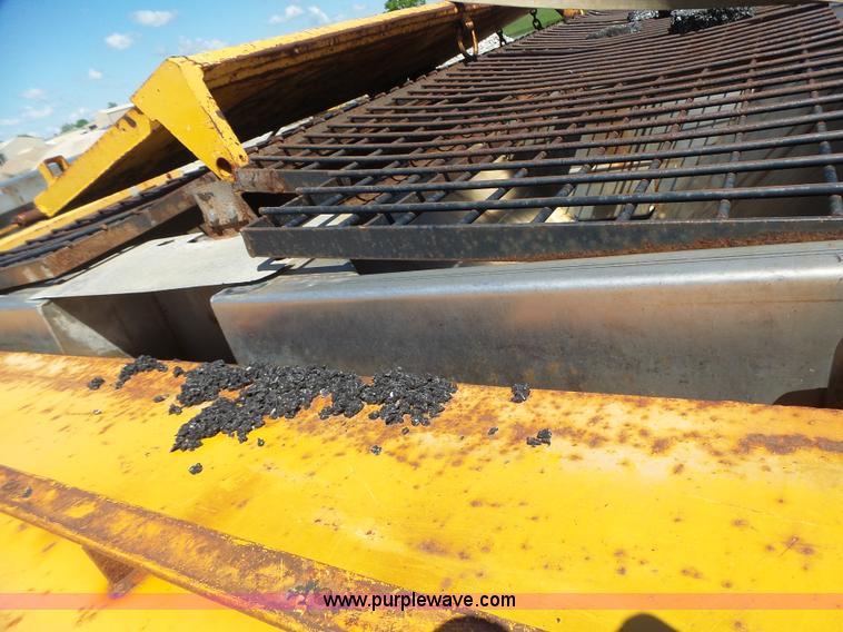 image for item L6059 2002 International 4900 dump truck